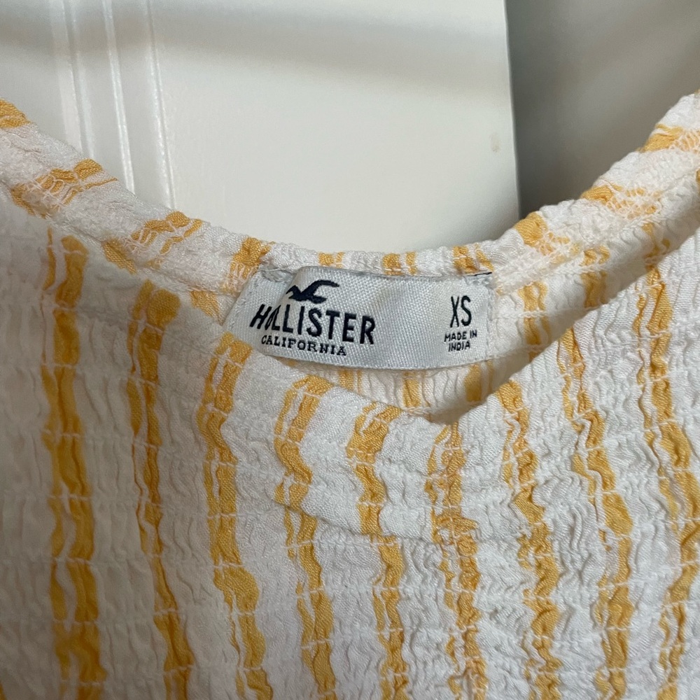 HOLLISTER smocked top - Picture 2 of 2